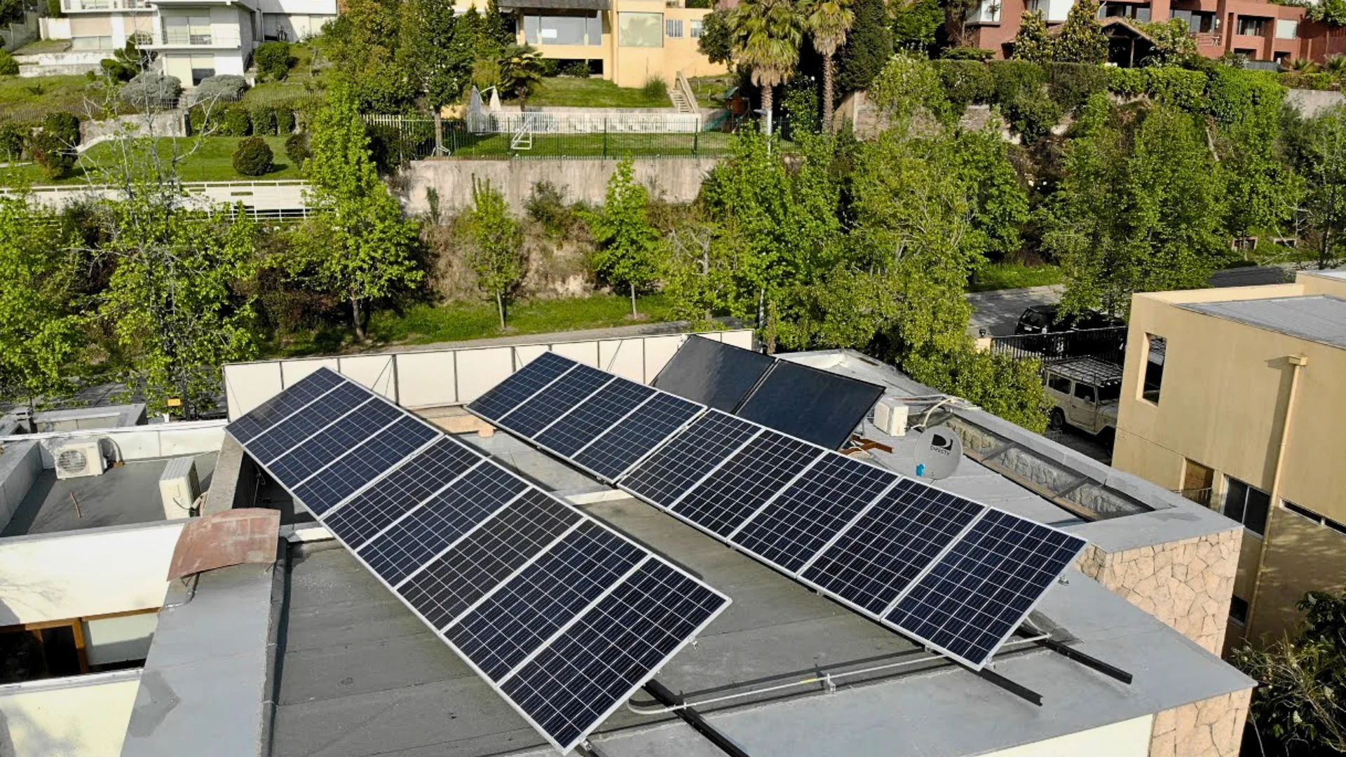 Integración arquitectónica de módulos solares sobre cubierta de tejas